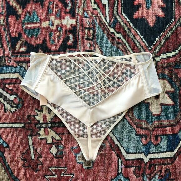 NEW ✨ Luxe High-waist Mesh Thong Panty Small - Picture 5 of 6